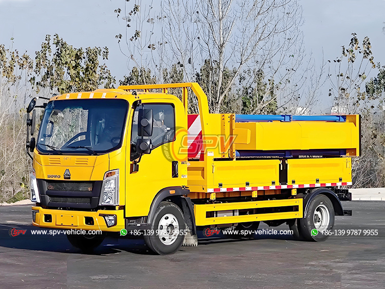 Howo Light-duty Truck with Crash Proof Buffer Truck - Left Front Side